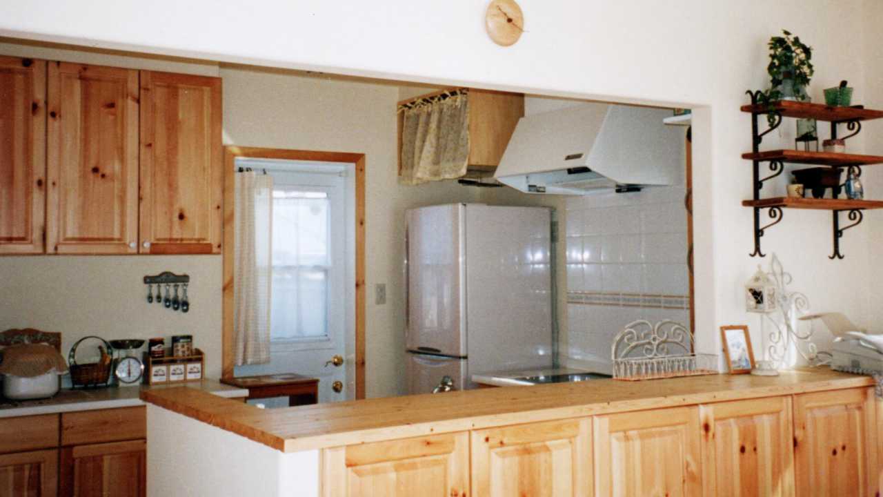 キッチンdiy 棚やカウンターを簡単に 賃貸okで100均も活用 家具好き